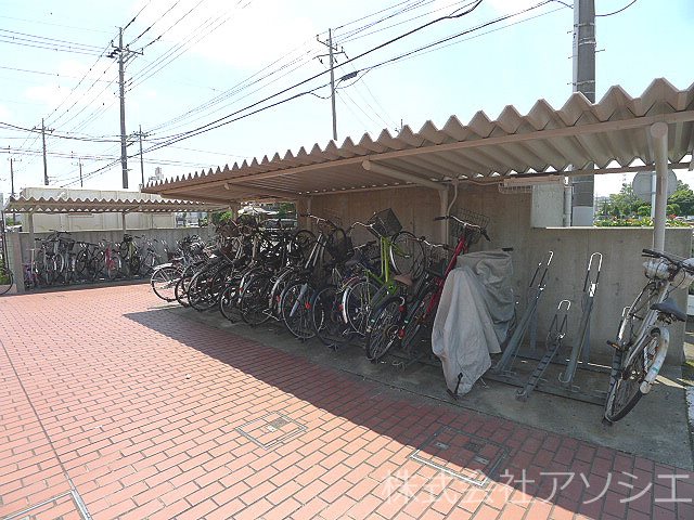 グリュンネベルクTAKANO 駐輪場