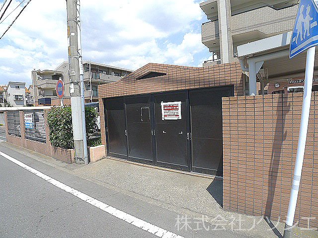 グリュンネベルクTAKANO ゴミ集積場