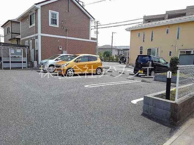 ジュネ　フィーユA 駐車場