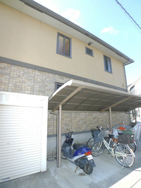 エターナヴィレッジA 自転車置場