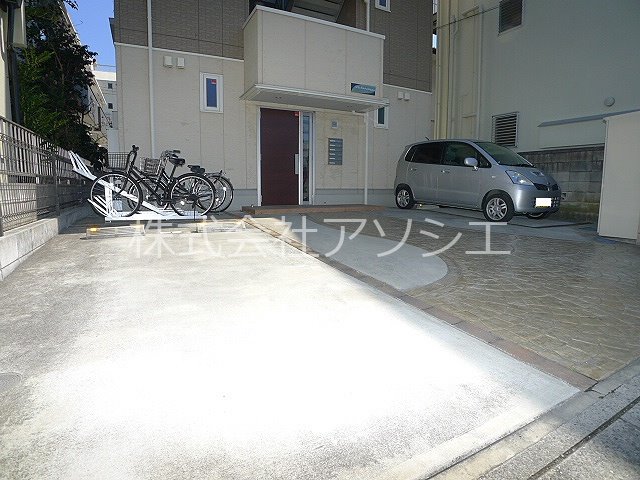 ヴィラ北越谷 駐車場
