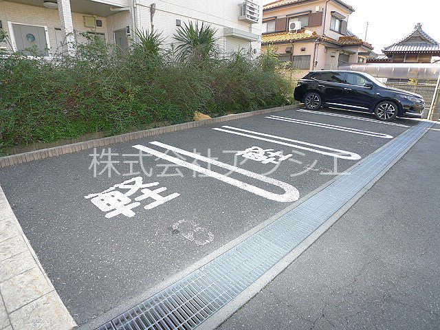 インペリアルN・Y 駐車場