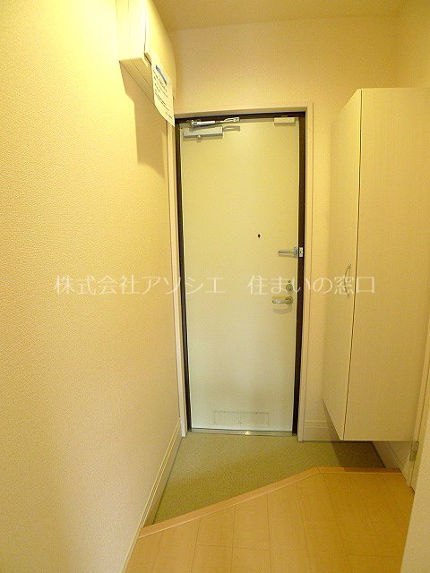 オーパス（越谷市赤山町1丁目） 玄関