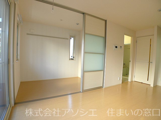 オーパス（越谷市赤山町1丁目） リビング