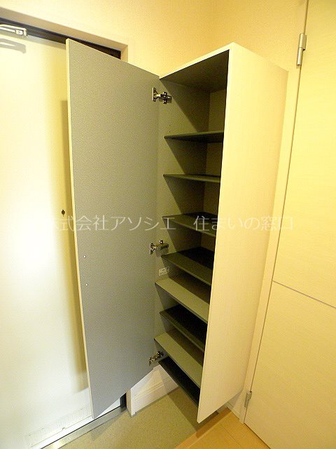 オーパス（越谷市赤山町1丁目） シューズボックス