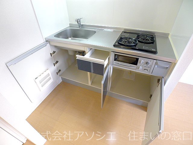 オーパス（越谷市赤山町1丁目） キッチン収納