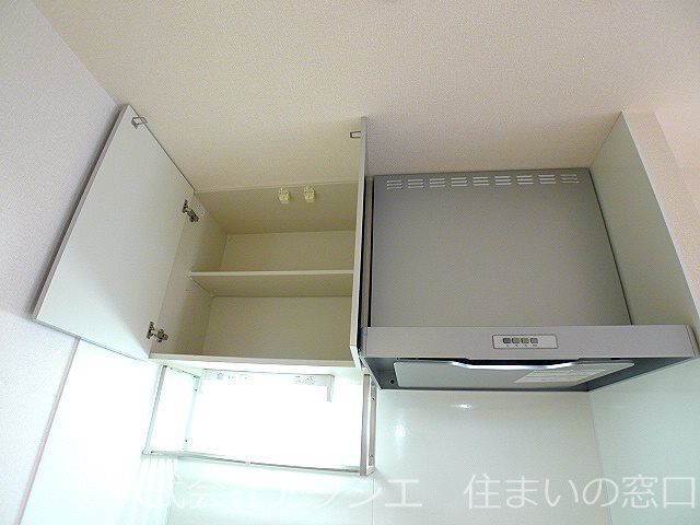 オーパス（越谷市赤山町1丁目） キッチン収納上部
