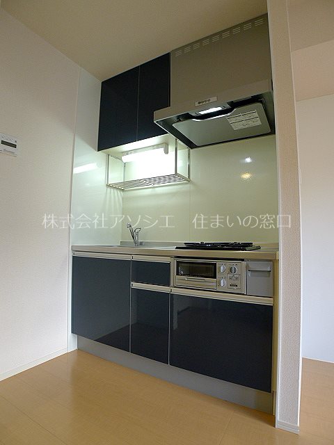 オーパス（越谷市赤山町1丁目） キッチンはシステムキッチン