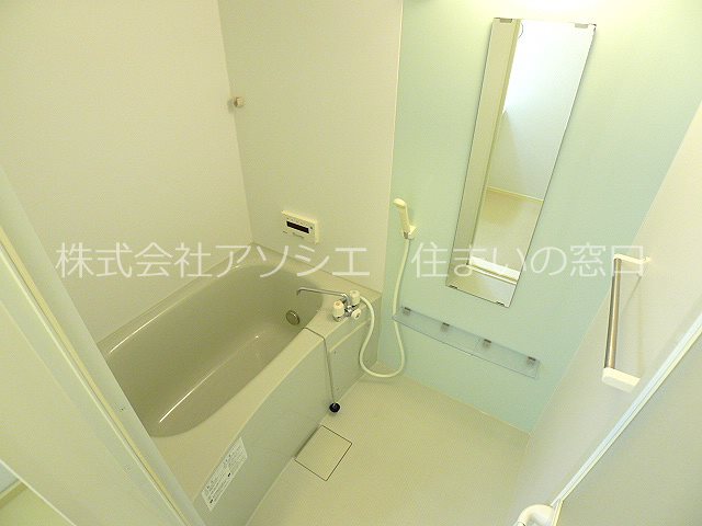 オーパス（越谷市赤山町1丁目） 追い焚き機能付き