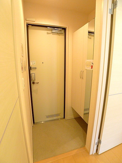 アルバ・グラートＢ 玄関