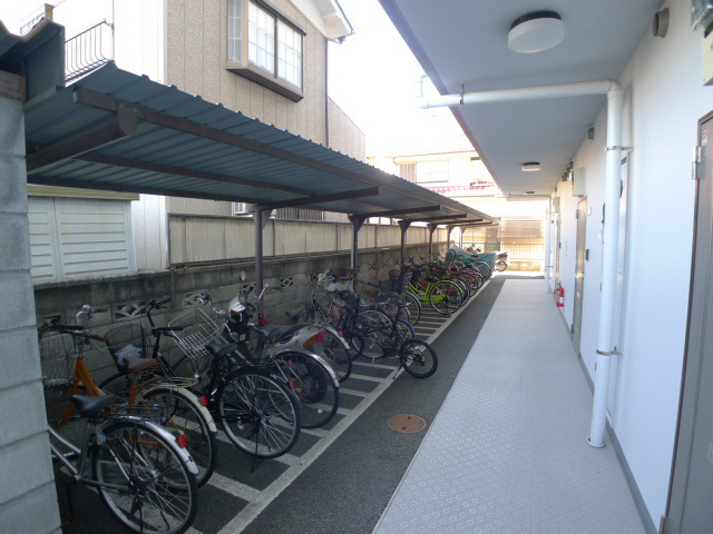 キャピタル蒲生 建物内に駐輪場