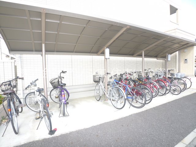 ウエストエーデル 駐輪場