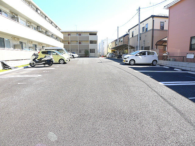 アルバ・グラートＡ 駐車場