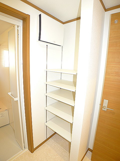 コルヌイエ 洗面脱衣所・収納