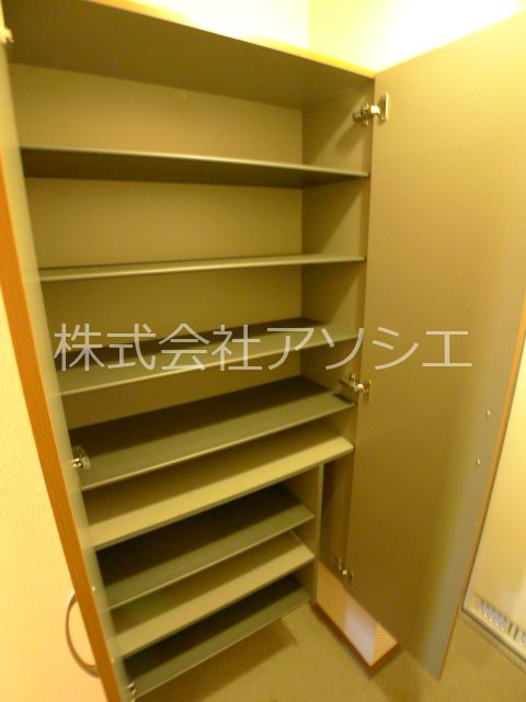 ヴィラアリエッティＢ 玄関