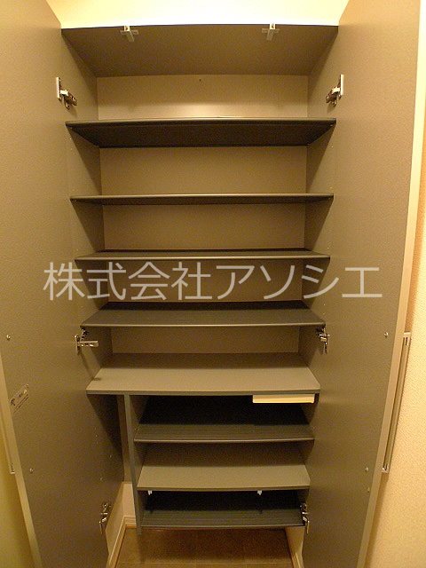 ロイヤルガーデン花水木 シューズボックス