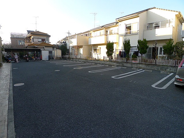ロイヤルガーデン花水木 駐車場