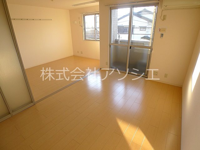 ロイヤルガーデン花水木 リビング10.5帖・洋室6帖