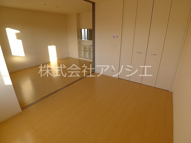 ロイヤルガーデン花水木 洋室6帖