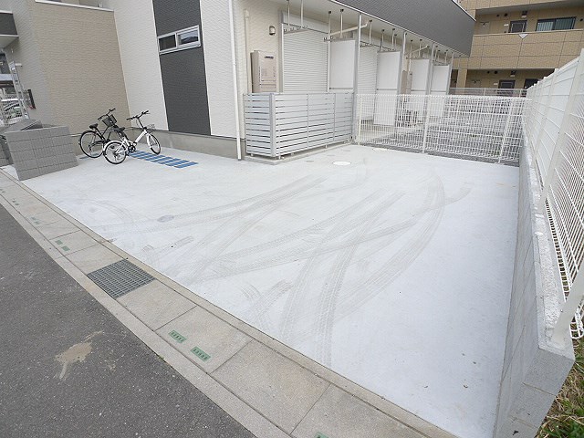 ウエストガーデンＬＴ1丁目 駐車場