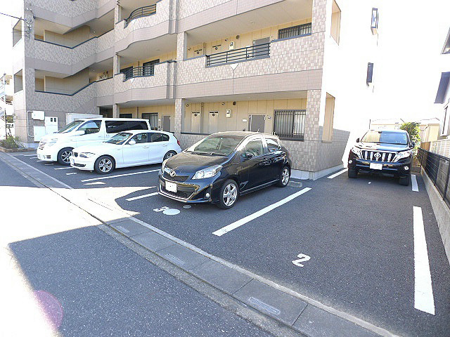 ウエストヒルズ 駐車場