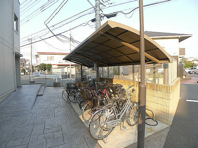 ゴールドパストラルⅢ 駐輪場
