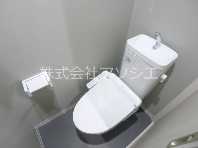 T.A越谷市瓦曽根1丁目 ウォシュレット機能付き