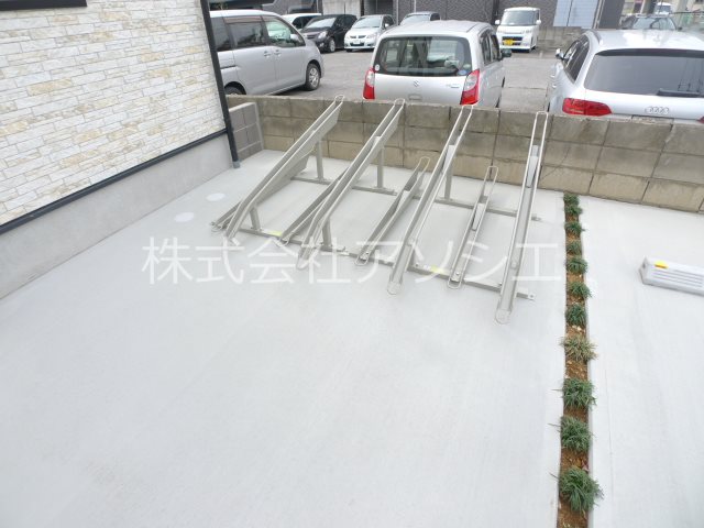 T.A越谷市瓦曽根1丁目 自転車置場