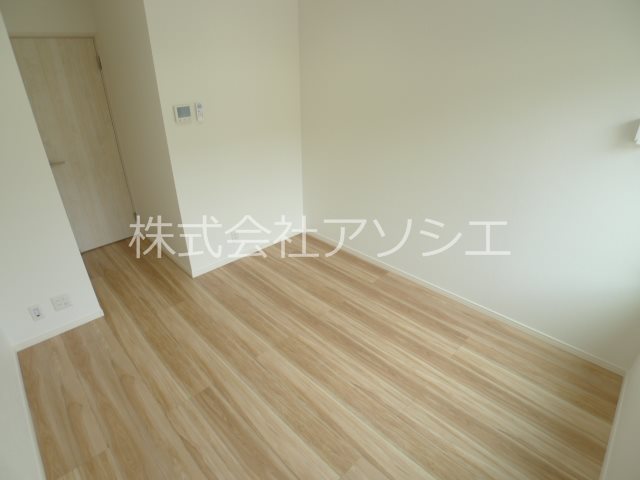 T.A越谷市瓦曽根1丁目 洋室