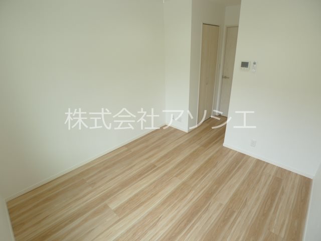 T.A越谷市瓦曽根1丁目 洋室