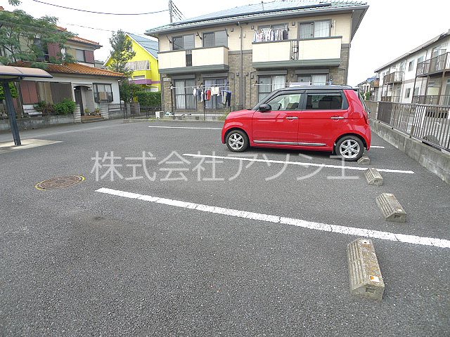 カームリーⅡ 駐車場
