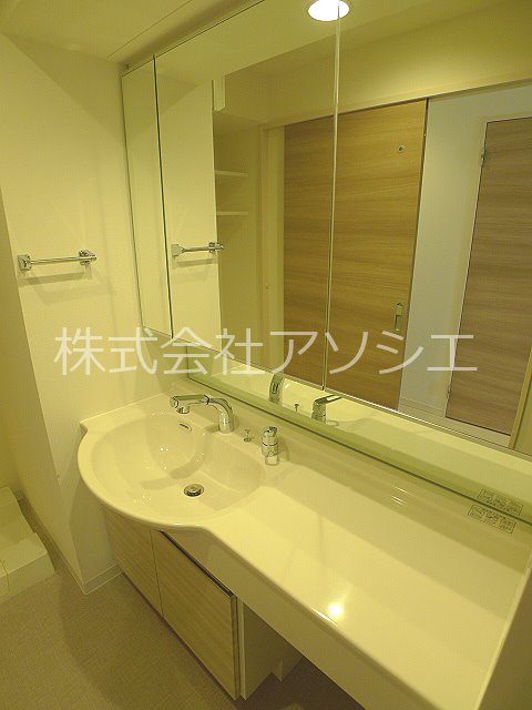 SOPHIA HILLS シャンプードレッサー