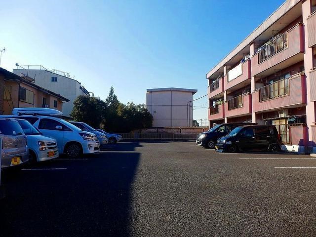 フローリッシュ・テラスⅡ 駐車場