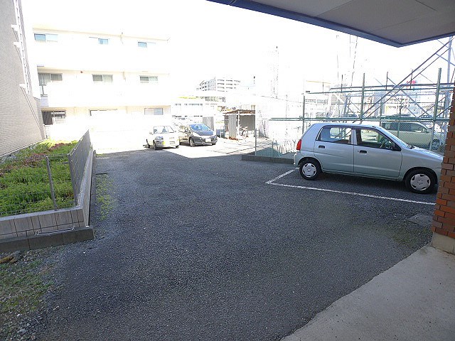 ヴィラ南越谷 駐車場