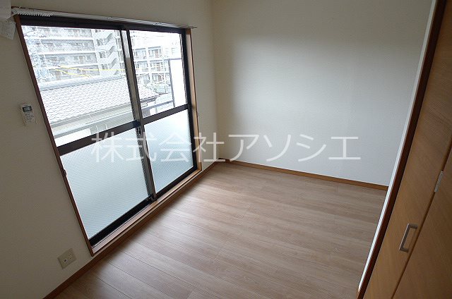ヴィラ南越谷 洋室6帖