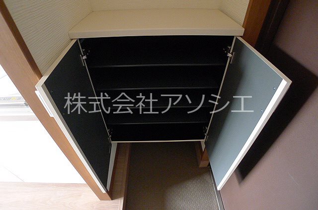 ヴィラ南越谷 シューズボックス