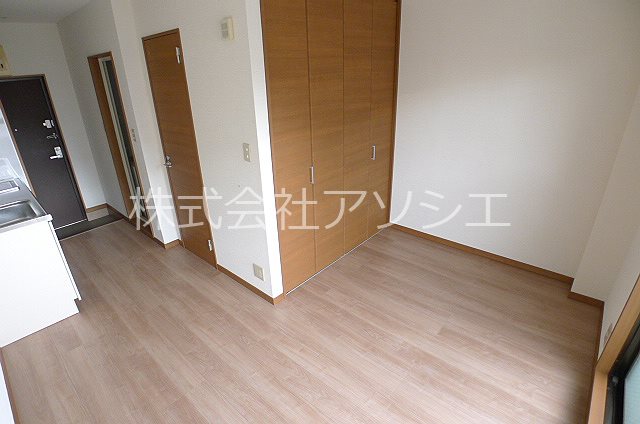 ヴィラ南越谷 洋室6帖