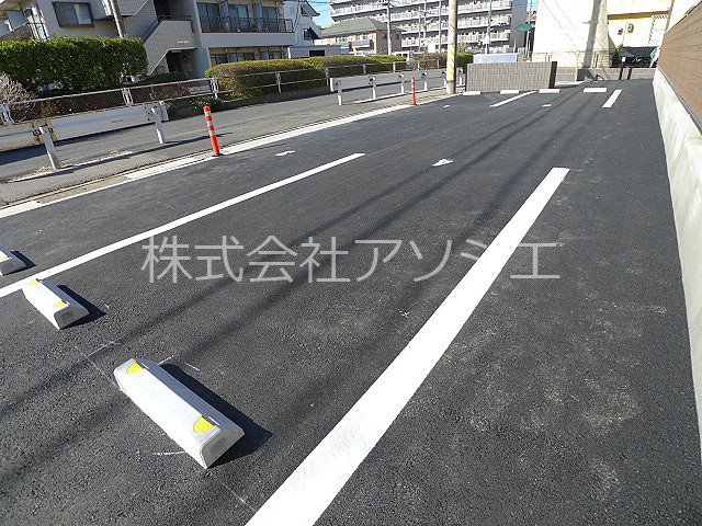 アリエル新越谷 駐車場