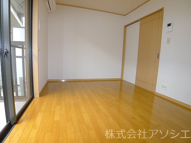 オレンジキャッスル越谷 リビング