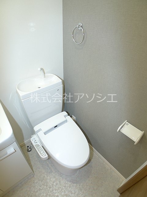 ウエストハイム吉川高富 ウォシュレット便座