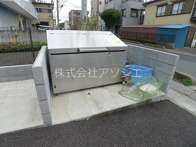 ウエストハイム吉川高富 ゴミ集積場