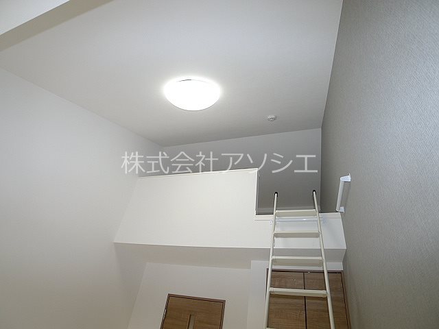 ウエストハイム吉川高富 ロフトスペース