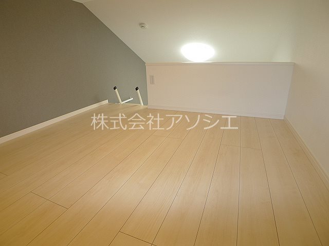 ウエストハイム吉川高富 ロフトスペース
