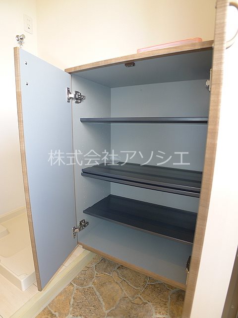 ウエストハイム吉川高富 シューズボックス