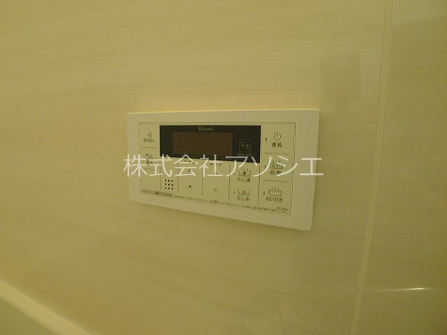 ウエストハイム吉川高富 給湯器パネル