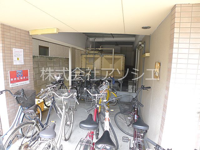 ウィンハイム 駐輪場