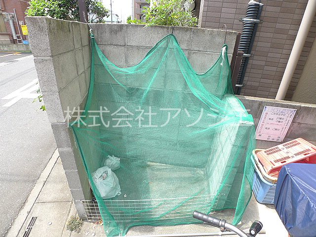 ウィンハイム ゴミ集積場