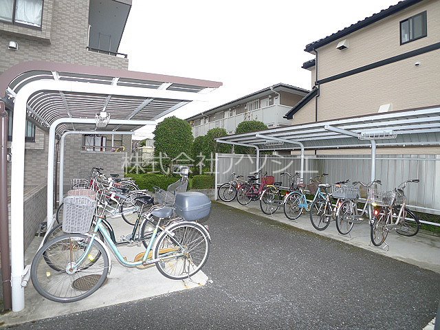 ハイアットプラザ新越谷 駐輪場