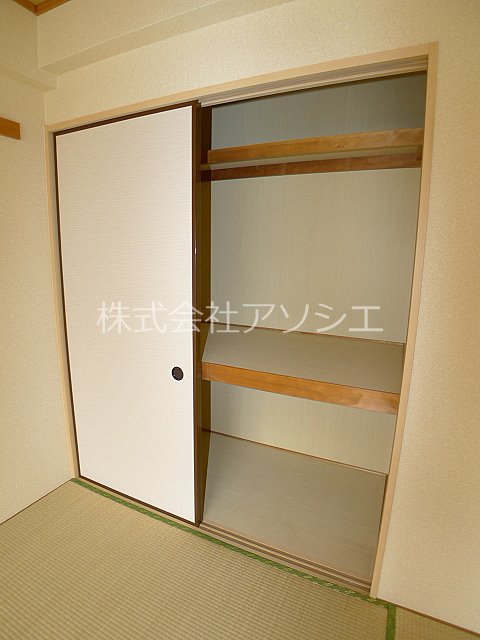 ハイアットプラザ新越谷 押入れ収納
