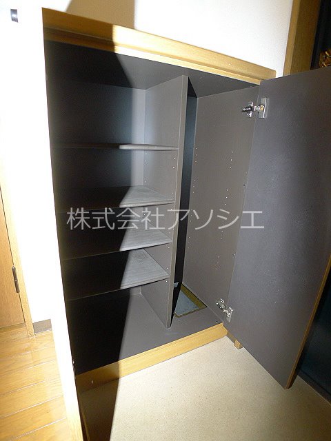 ハイアットプラザ新越谷 シューズボックス
